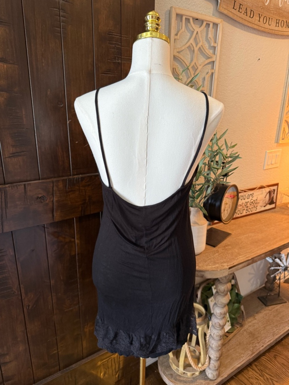 Black Lace-Hem Slip Cami with Adjustable Straps - Picture 3 of 4